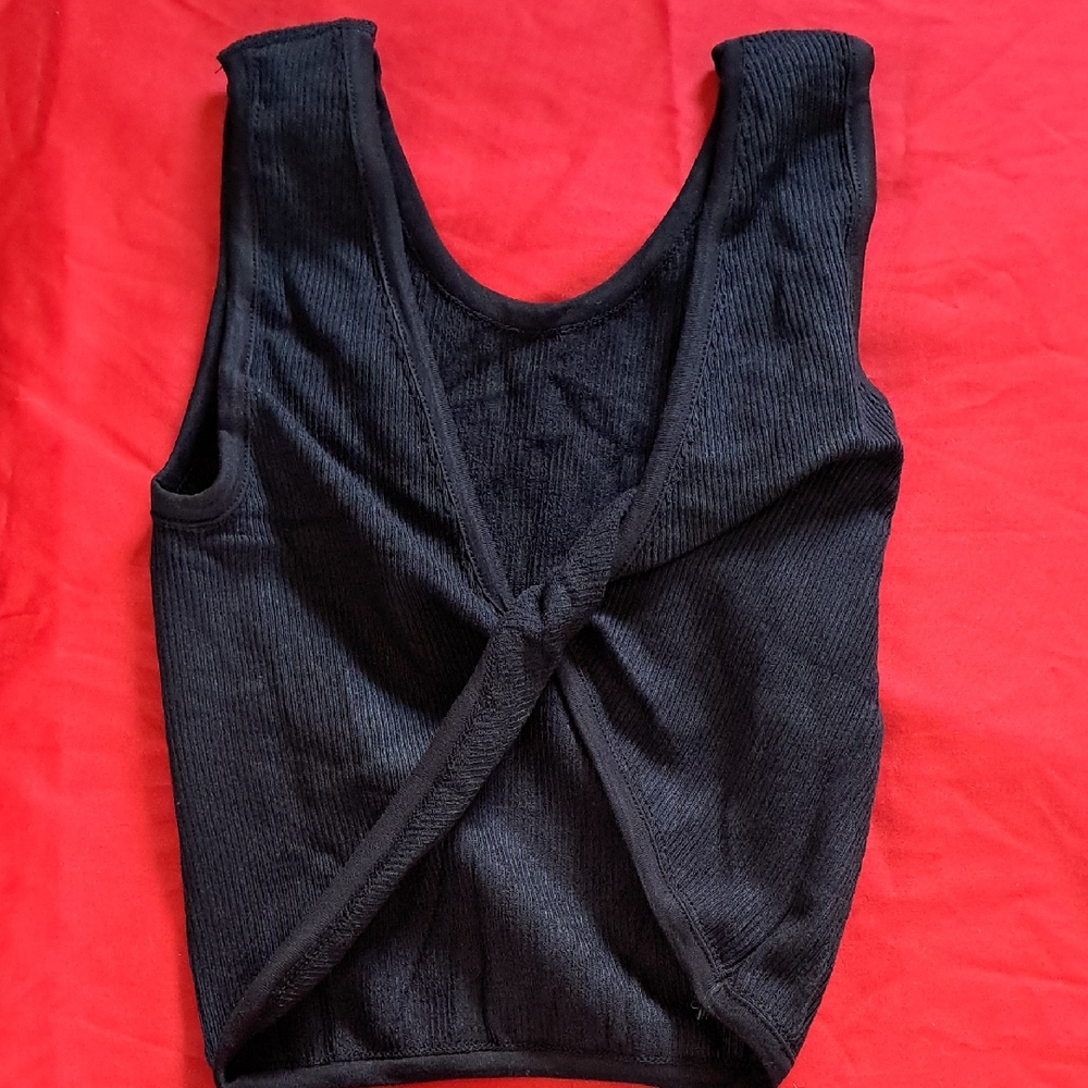 Black Sleeveless Twist Front Top
